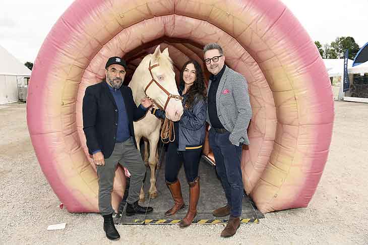Adnan Maral, Kenzie Dysli, Carsten Frederik Buchert (Felix Burda Stiftung) bem Welcome-Abend Pferd International 2023 auf der Olympia-Reitanlage in München Riem am 18.05.202 (©Foto: Agency People Image, Michael Tinnefeld)